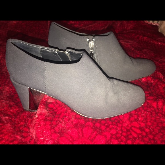 Black Donald J. Pliner Booties Sz. 6.5 - Picture 1 of 7